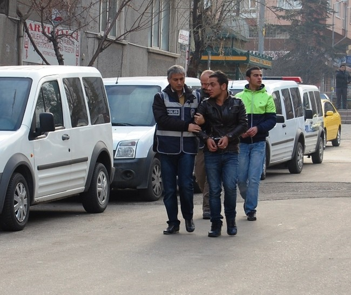 Bursa\'dan Çaldıkları Altınları Eskişehir\'de Bozdururken Yakalandılar