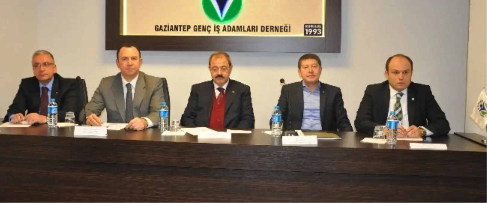 Büyük Okulda Eğitimler Devam Ediyor