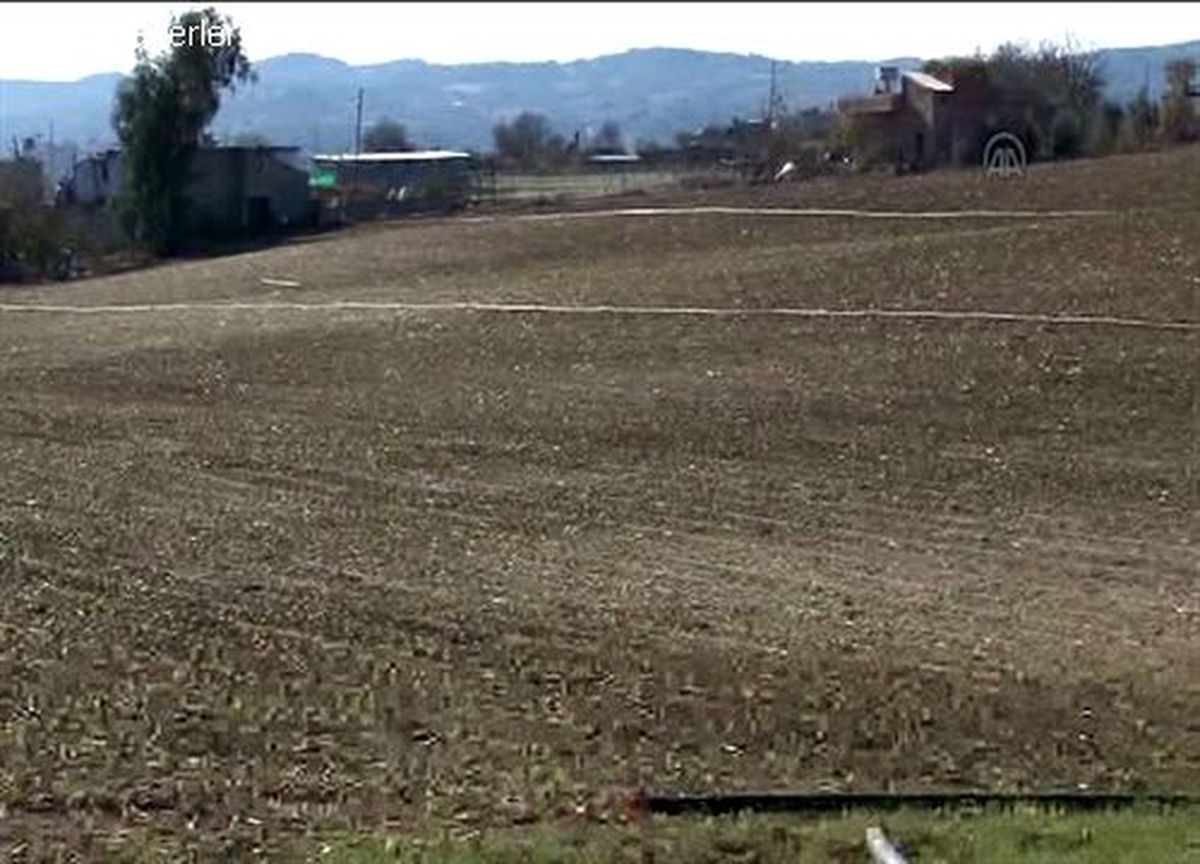 Çiftçi yağmuru bekliyor -