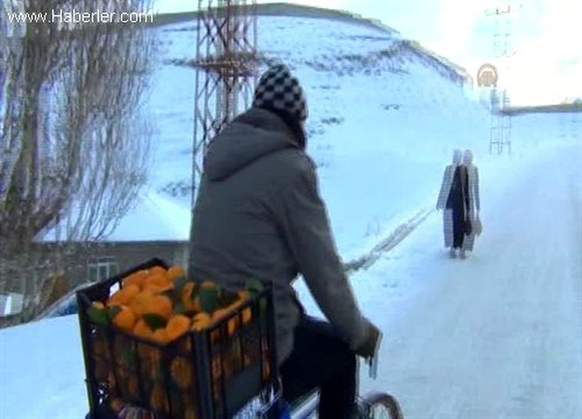 Çocukların kar eğlencesi -