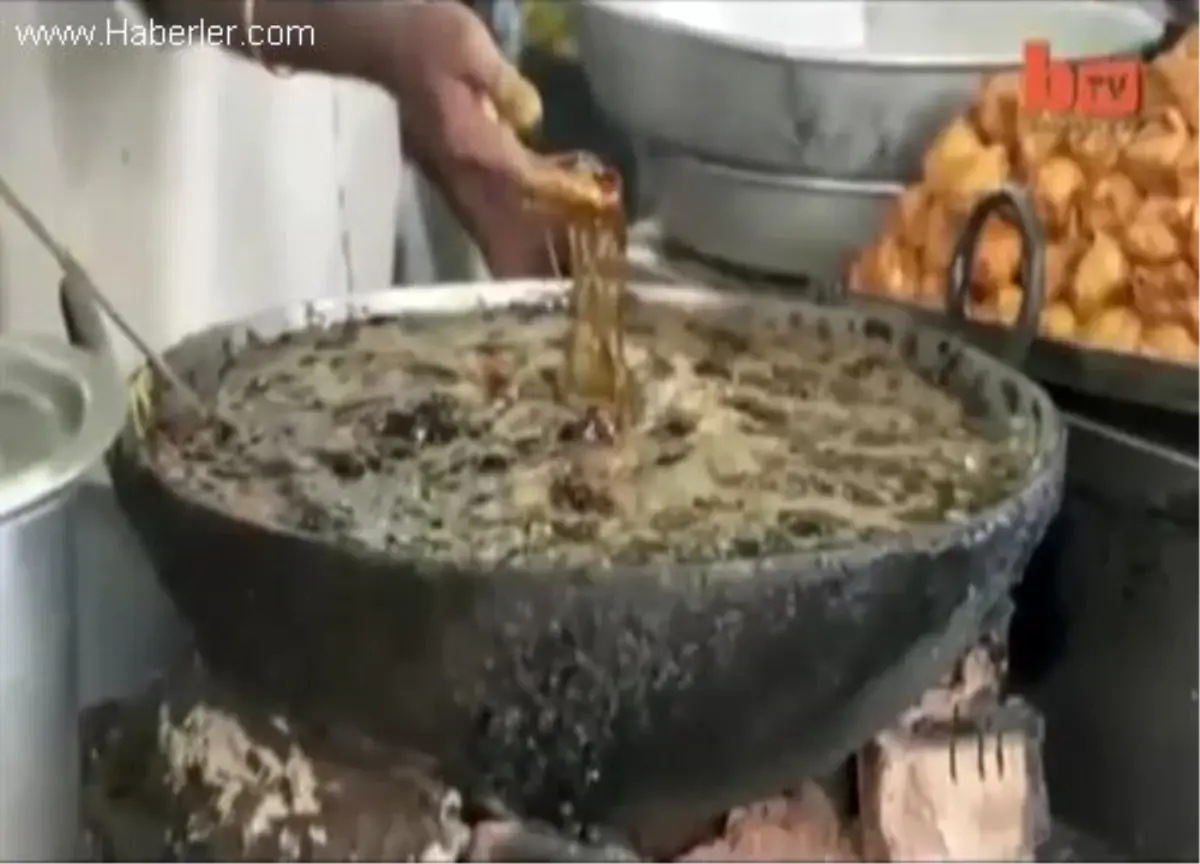 Elini Kızgın Yağa Sokan Adam