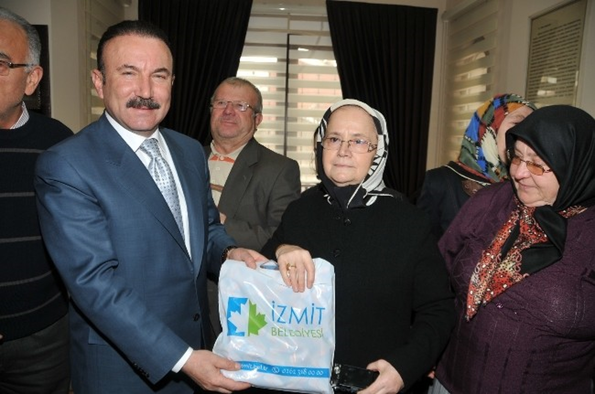 Emekli Evi\'nde Yaş Günü Heyecanı