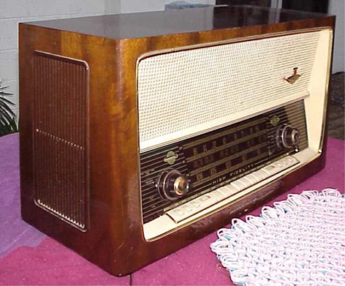 Eski Radyo ve Teypler, Teknolojiye Yenik Düştü