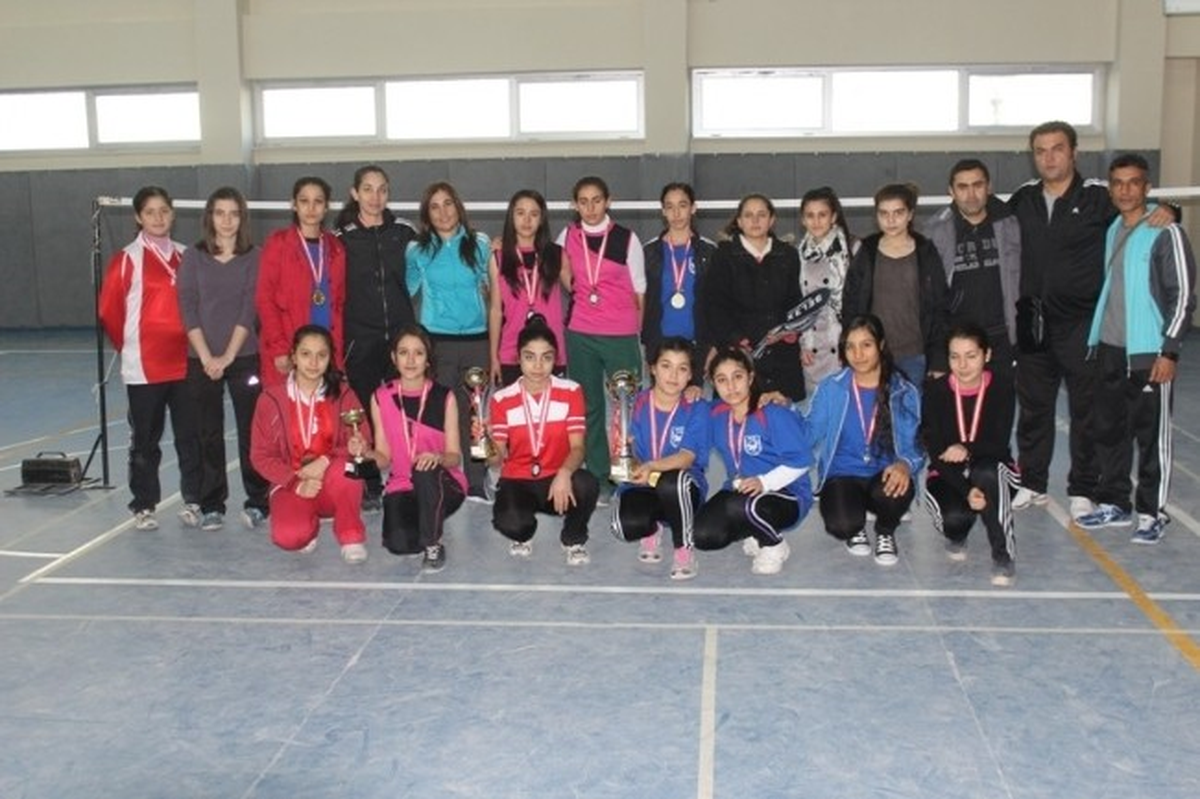 Genç Kızlarda Badmintonun Şampiyonu Ticaret Meslek Lisesi Oldu