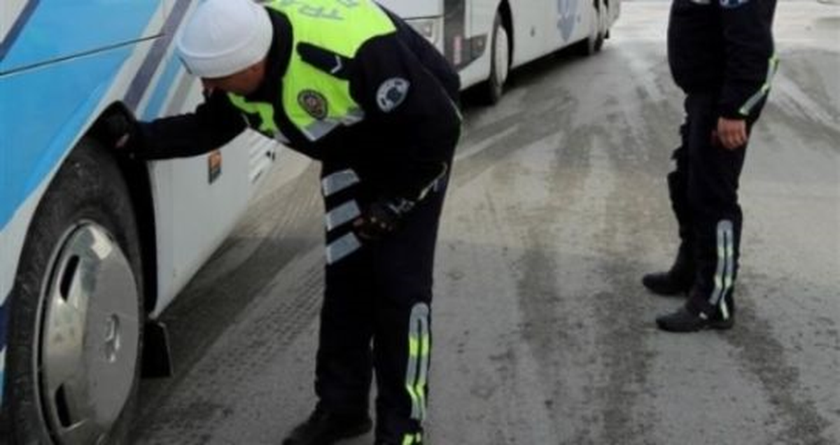 Gümüşhacıköy\'de Araçlara Kış Lastiği Denetimi