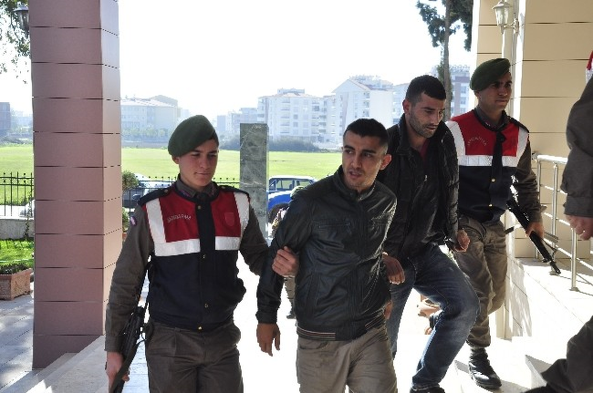 Güpegündüz Bilgisayar Çalan 2 Hırsız Yakalandı