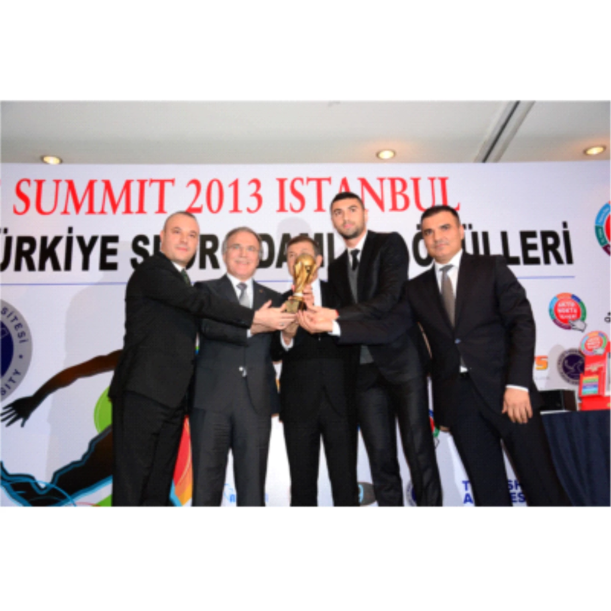Haliç Üniversitesi 4. Uluslararası Sporun Zirvesi 12. Spor Adamları Ödülleri Dağıtıldı