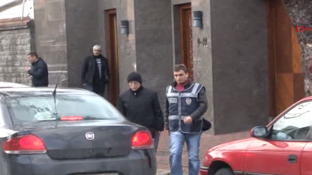 İstanbul\'daki Operasyonda 22 Kişi Sağlık Kontrolünden Geçti
