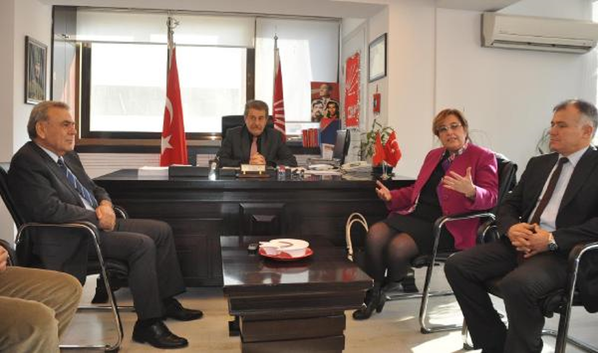 İzmir Eski Baro Başkanı Sema Pekdaş CHP\'ye Üye ve Aday Adayı Oldu