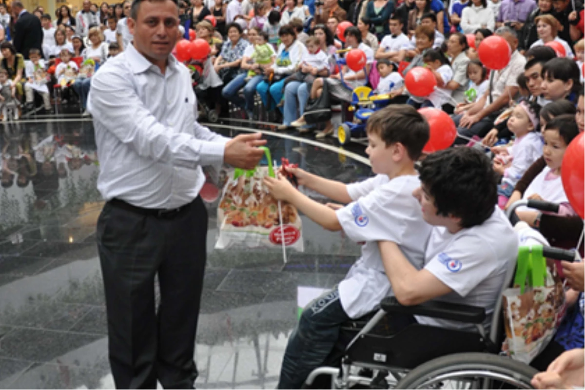 Kazakistanlı Engellilere Yardım