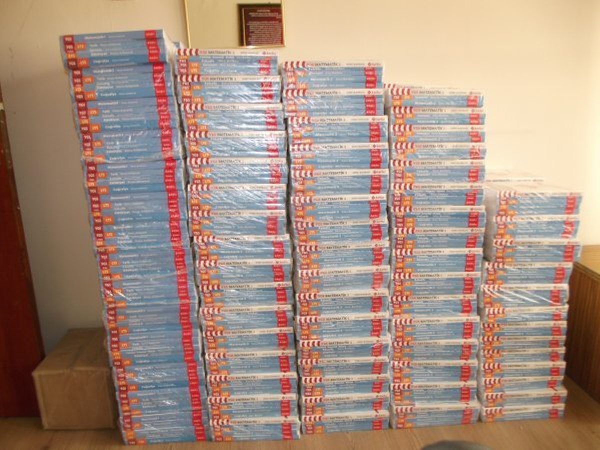 Keban\'daki Yetiştirme Kursu\'na Katılan Öğrencilere Kitap Yardımı