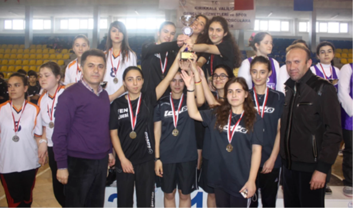 Kırıkkale Genç Kız ve Erkekler Badminton Müsabakaları Sona Erdi