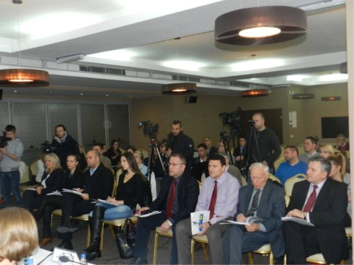 Kosova\'da \'Dillerin Eşit Kullanımı\' Konferansı Düzenlendi