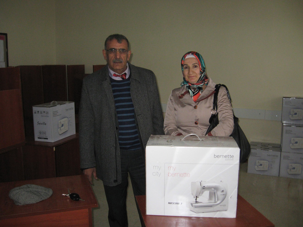 Kozluk\'ta Usta Öğreticilere Dikiş, Nakış Makinası Dağıtıldı