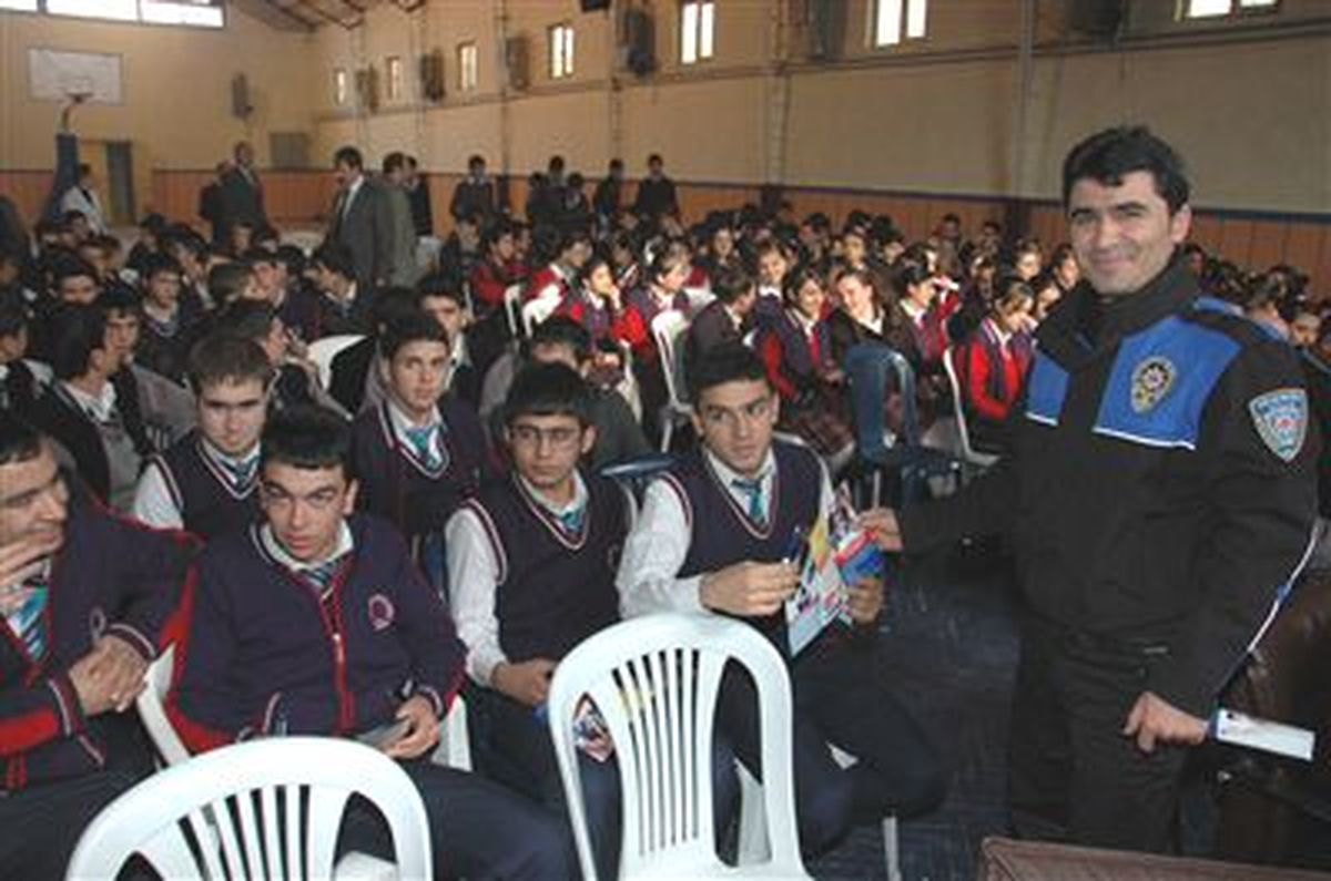 Elbistan\'da Madde Bağımlılığı ile Mücadele Semineri Verildi