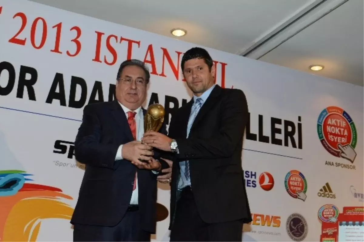 Özcan, \'Yılın Spora Katkı Sağlayan Büyükşehir Belediye Başkanı\' Seçildi