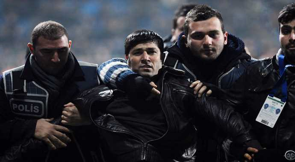 Sahaya Giren Taraftar Hakkında Suç Duyurusu