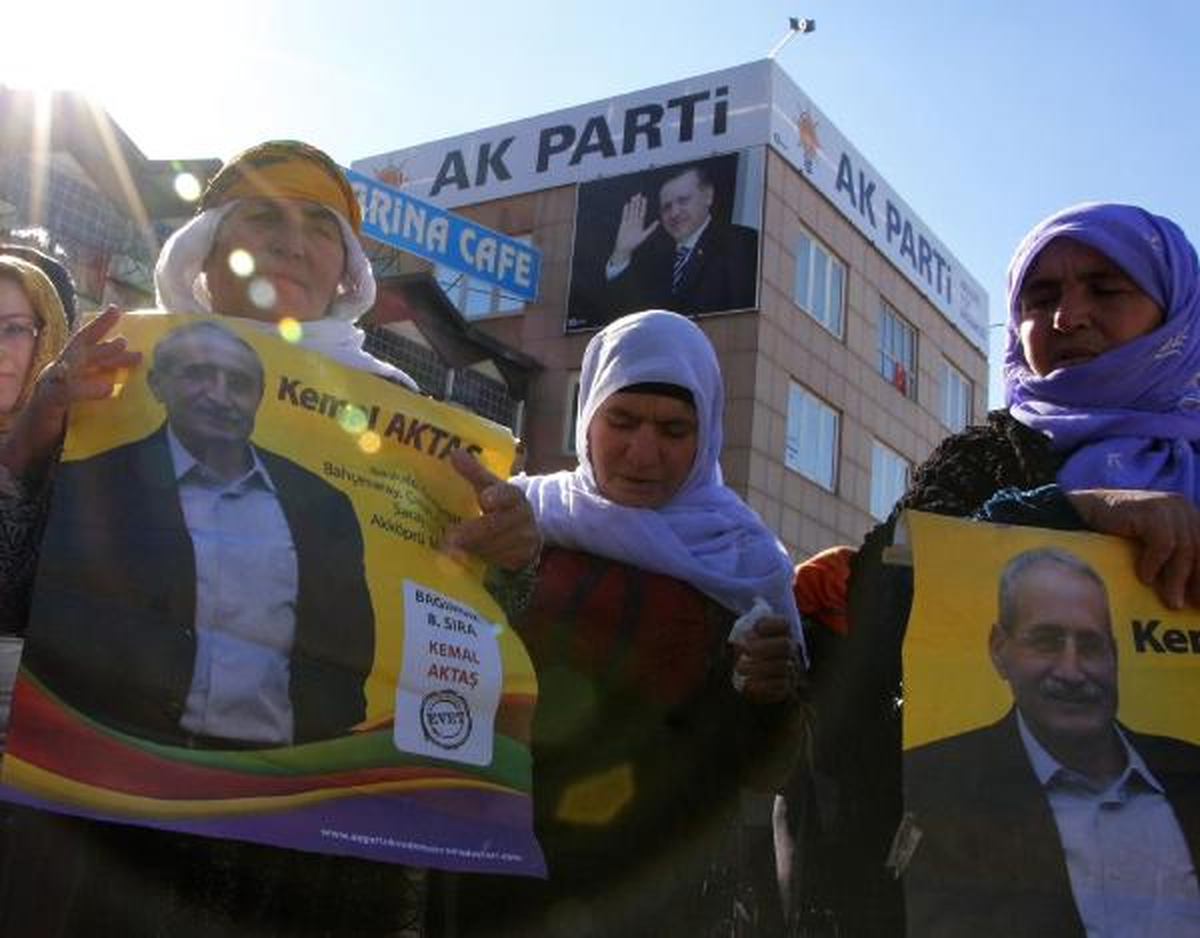 Şanlıurfa\'da BDP\'lilerden Tahliyenin Reddine Tepki