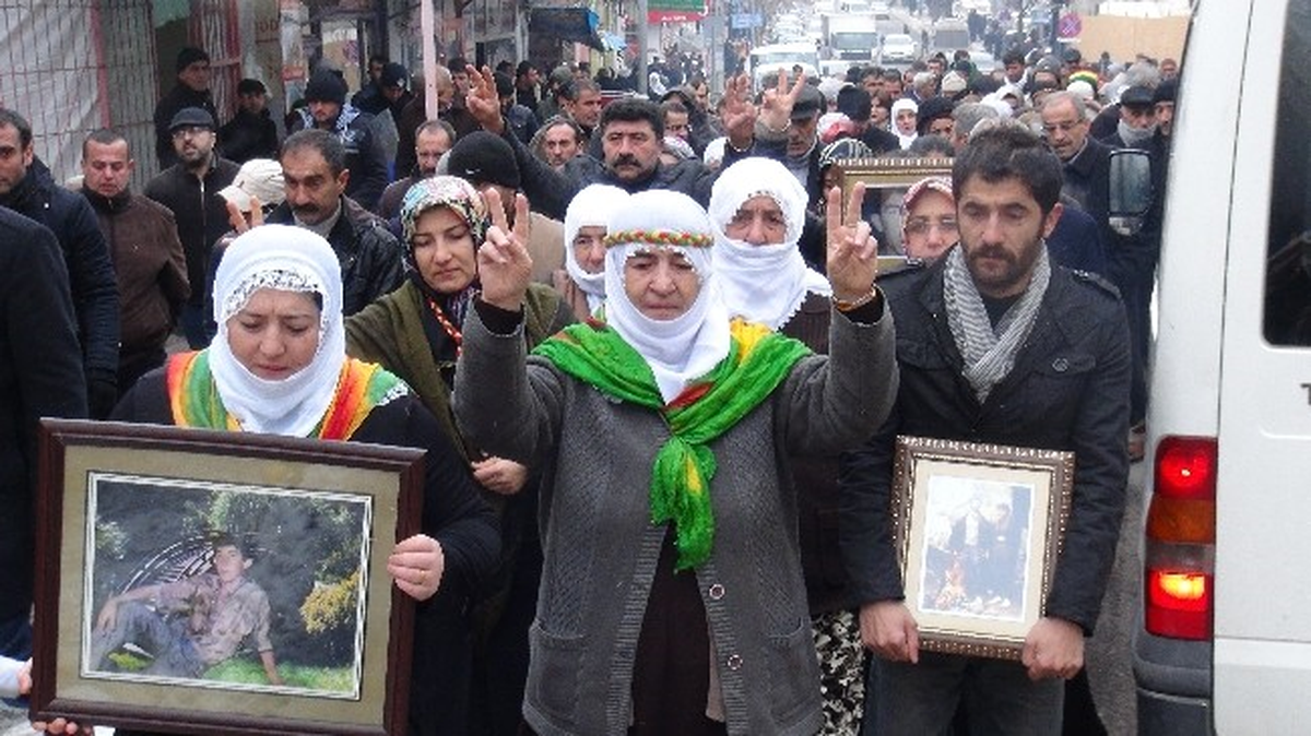 Silvan\'da Öldürülen PKK\'lılar İçin Yürüyüş Düzenlendi
