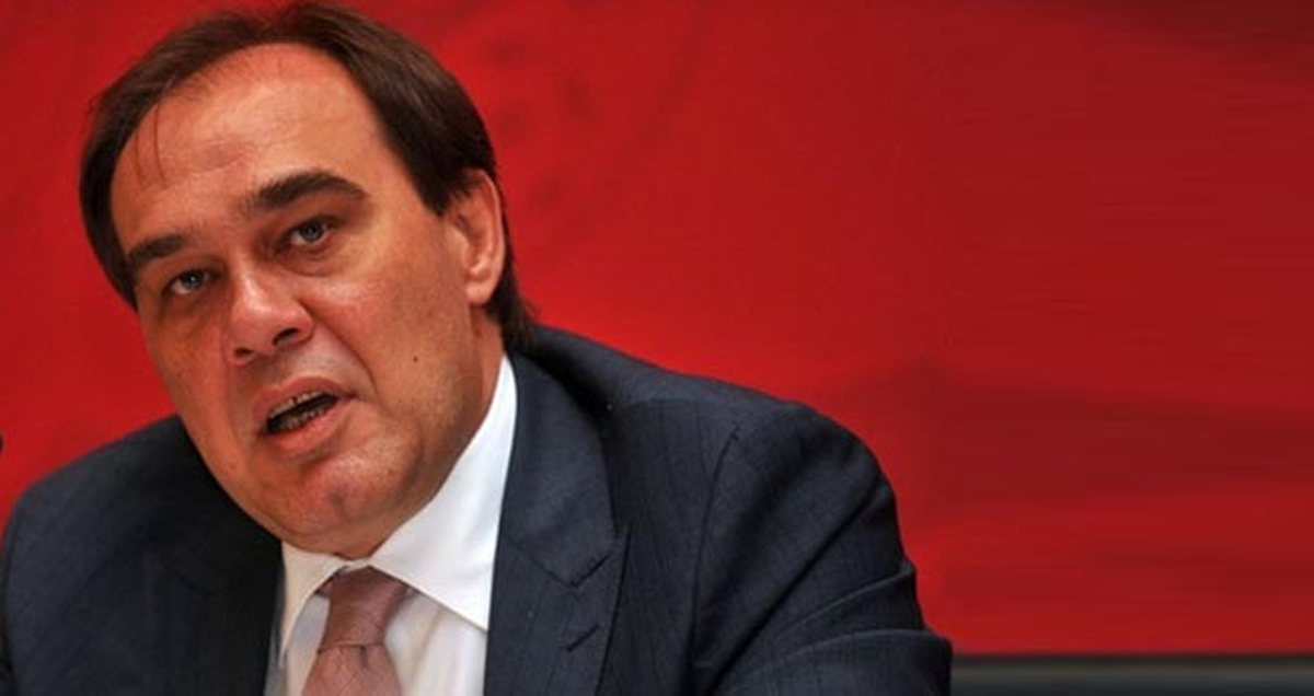 "Siyaset Sahada Değil, Tribünde"