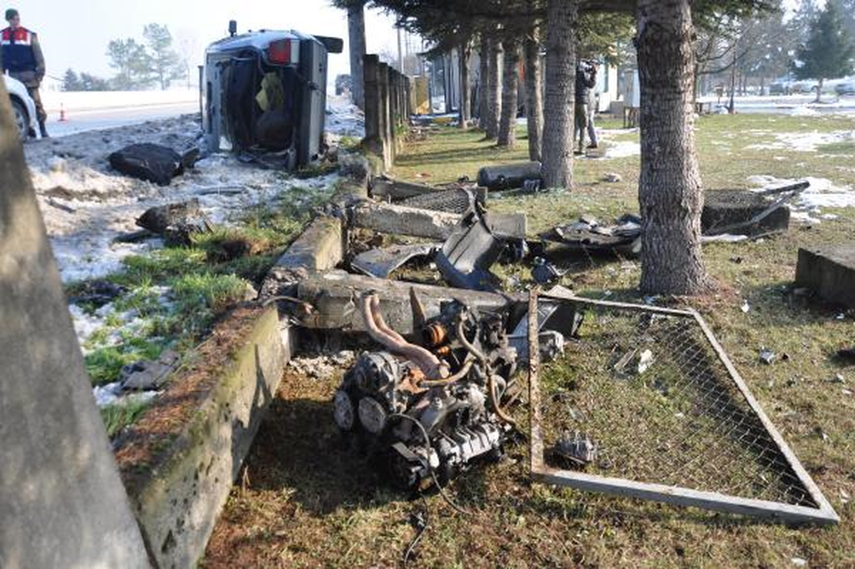 Takla Atan Otomobil Duvara Çarptı: 1 Yaralı