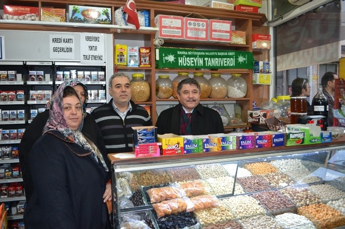 Tanrıverdi Kula\'da Esnafı Gezdi