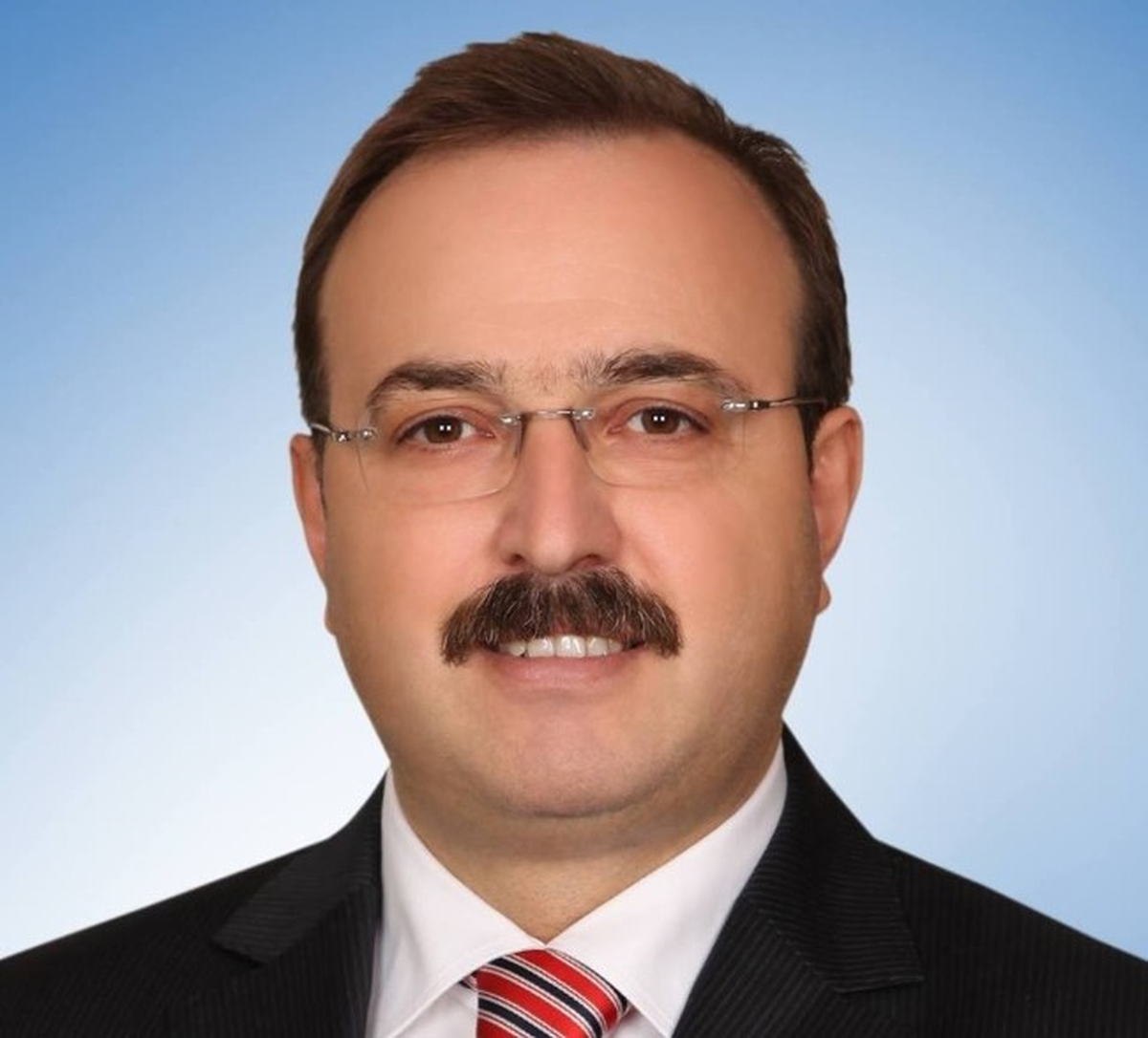 AK Parti Adayı Mustafa Yel Şehitlere Rahmet Diledi