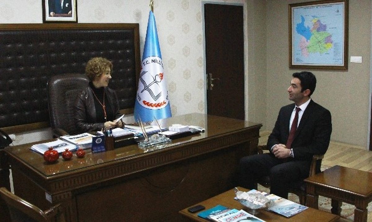 Yazar Öğretmenden Deneri\'ye Ziyaret