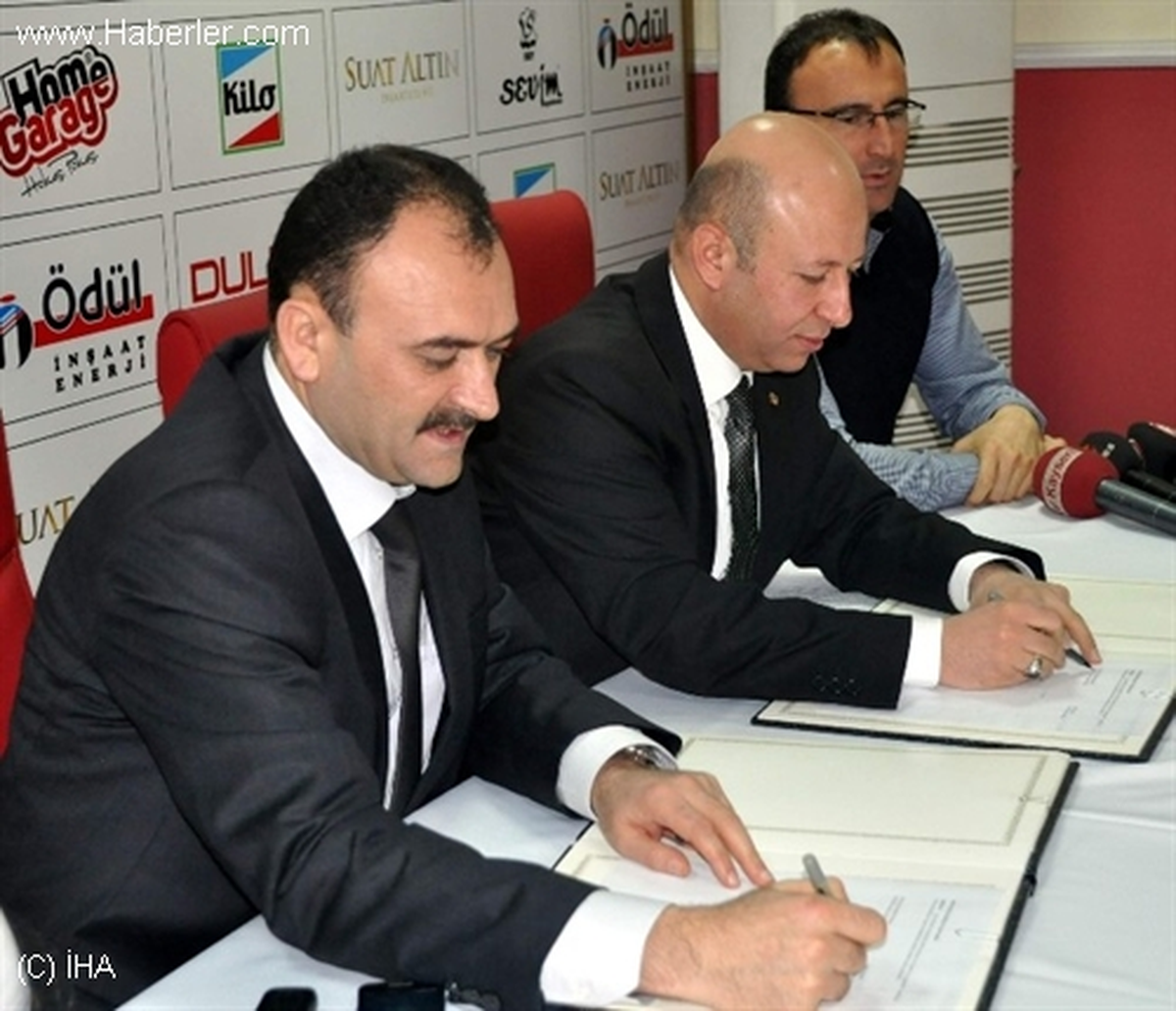 "Yazarlar Okulları ile Buluşuyor" Projesi