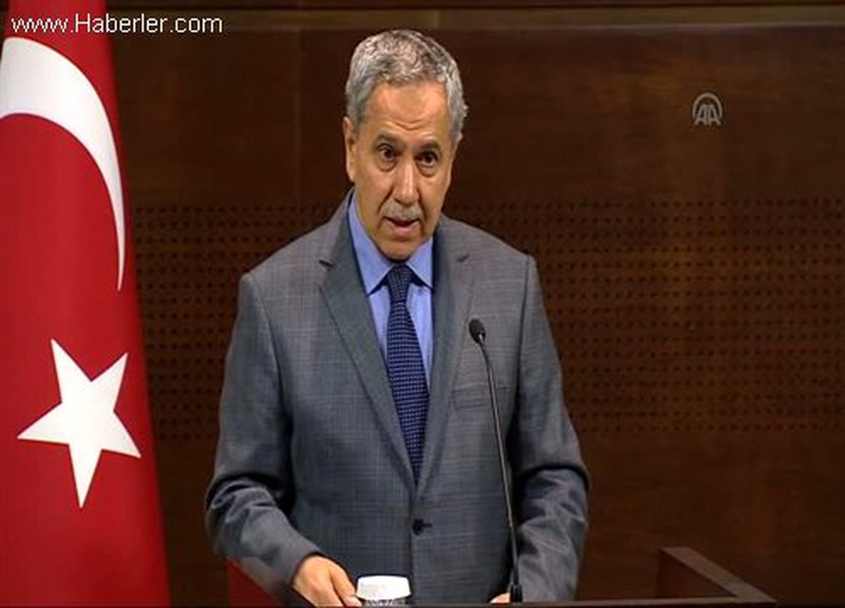Arınç: \'\'Yolsuzluktan yana tavır almamızı kimse beklemesin\'\' -