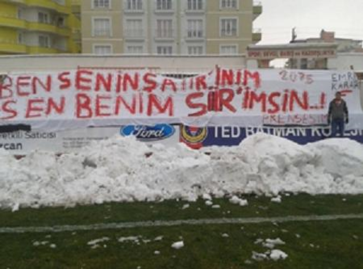 Aşkını Tribünlere Taşıdı