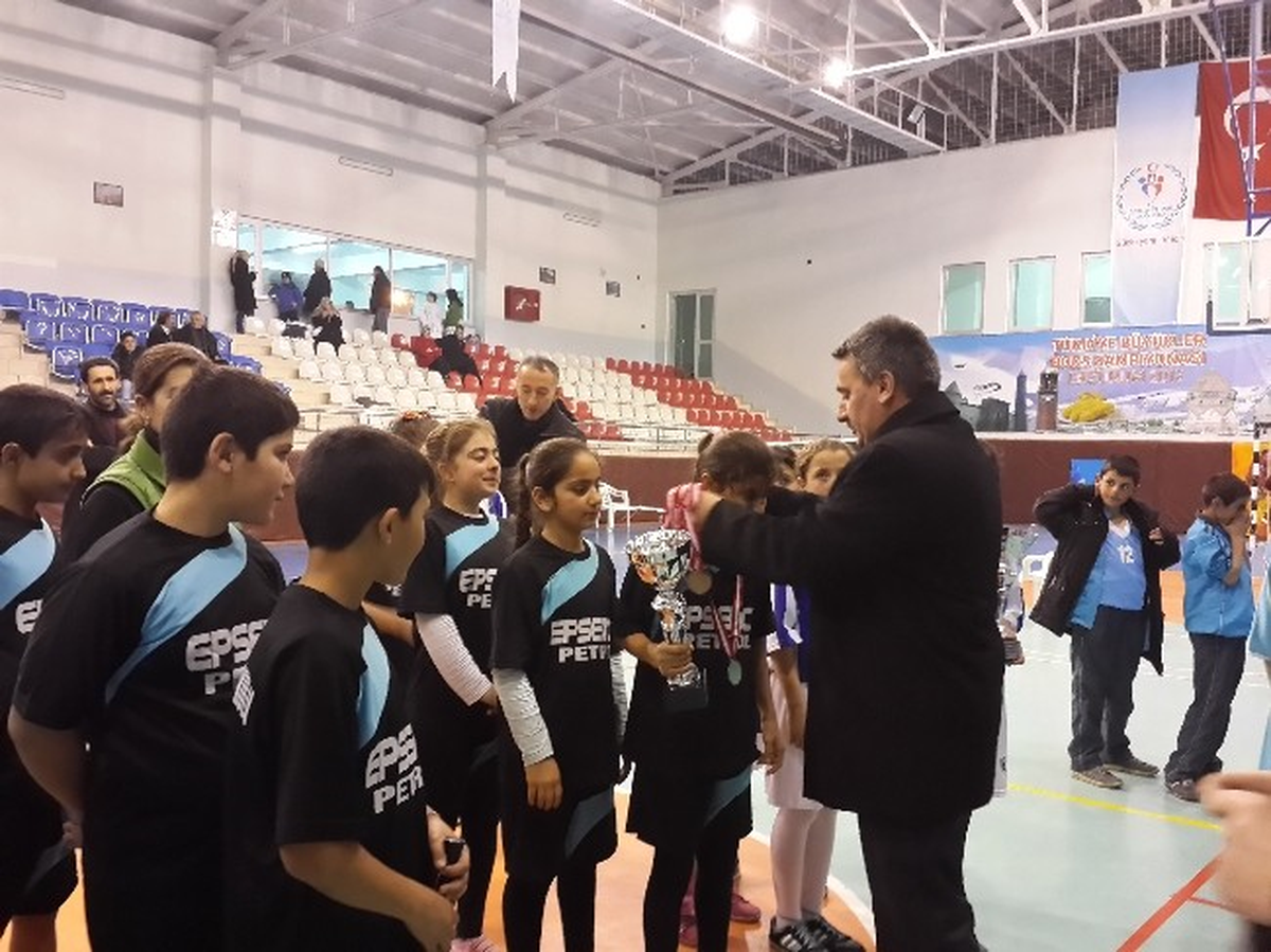 Badminton\'a Final Okulları Damgası