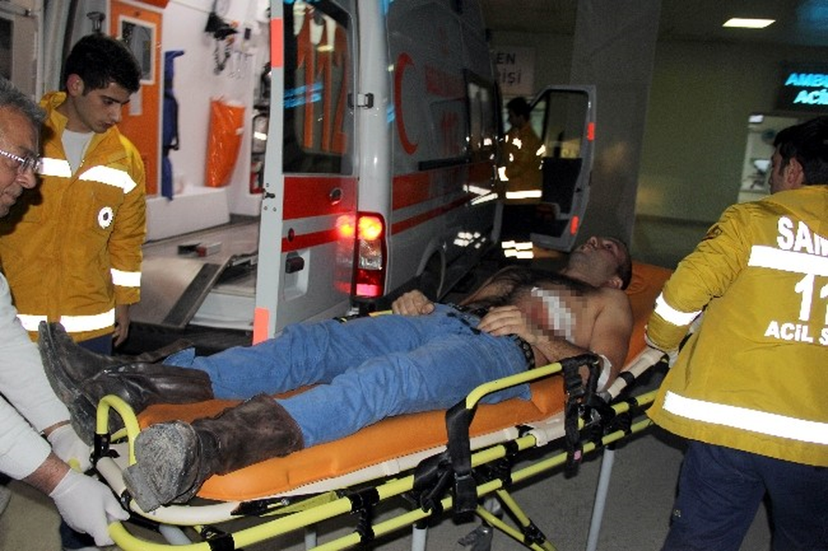 Bıçaklı Saldırıya Uğrayan Genç Hastanelik Oldu