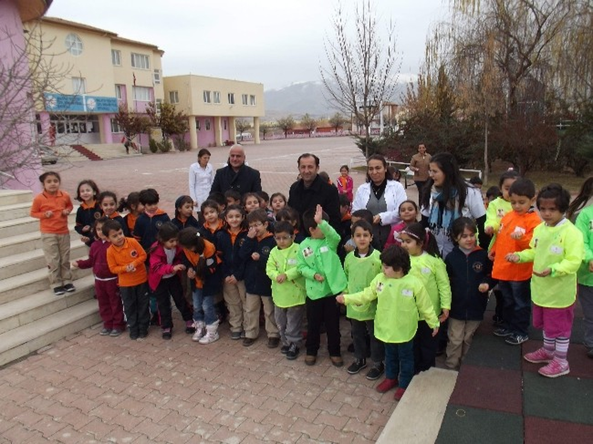 \'Bir Lokma Kan Verir, Bir Avuç Yem Can Verir\'