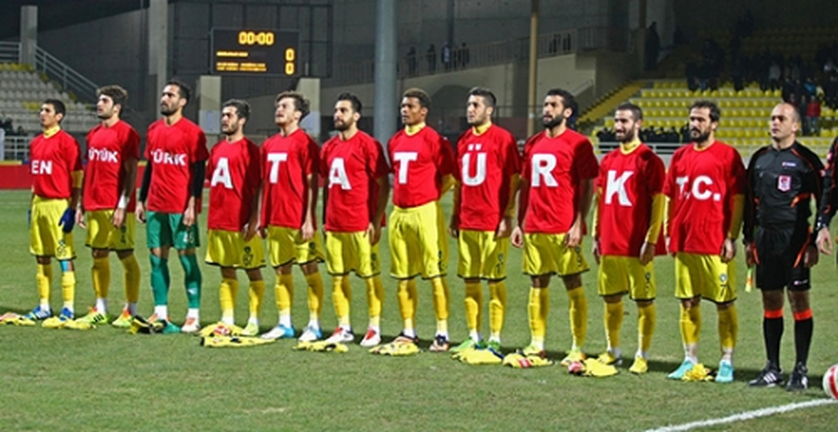 Bucaspor Kupa Maçına Atatürk Yazılı Tişört İle Çıktı