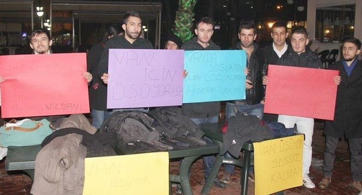 Çaycuma\'da Beü Meslek Yüksek Okulu Öğrencileri Van\'a Yardım Kampanyası Başlattı