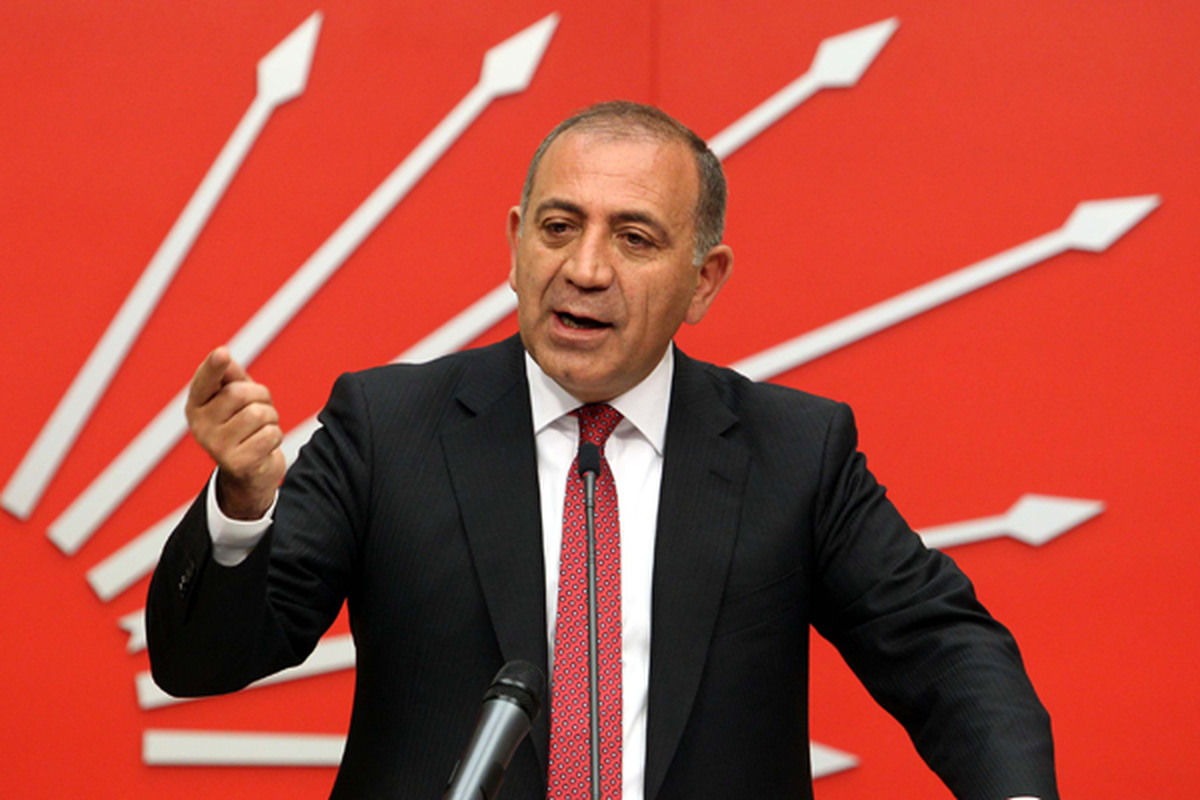 Hatay\'ın AKP\'li Belediye Başkanı CHP\'ye Geçti