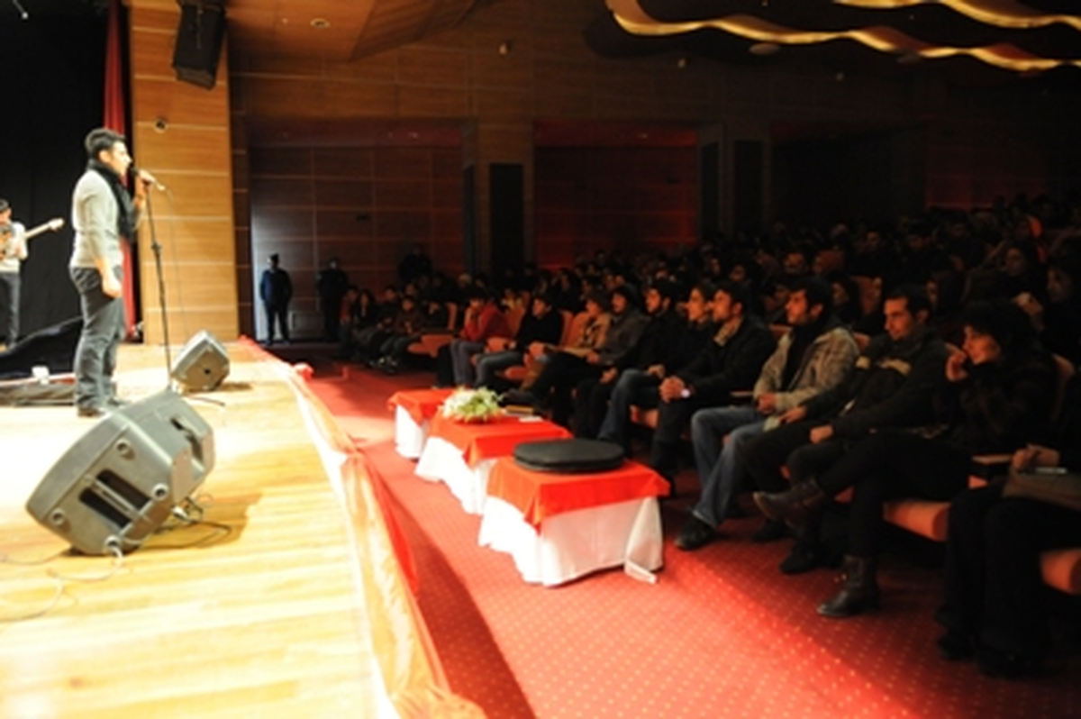 Dicle Öğrencilerinden 6 Dilde Şarkı