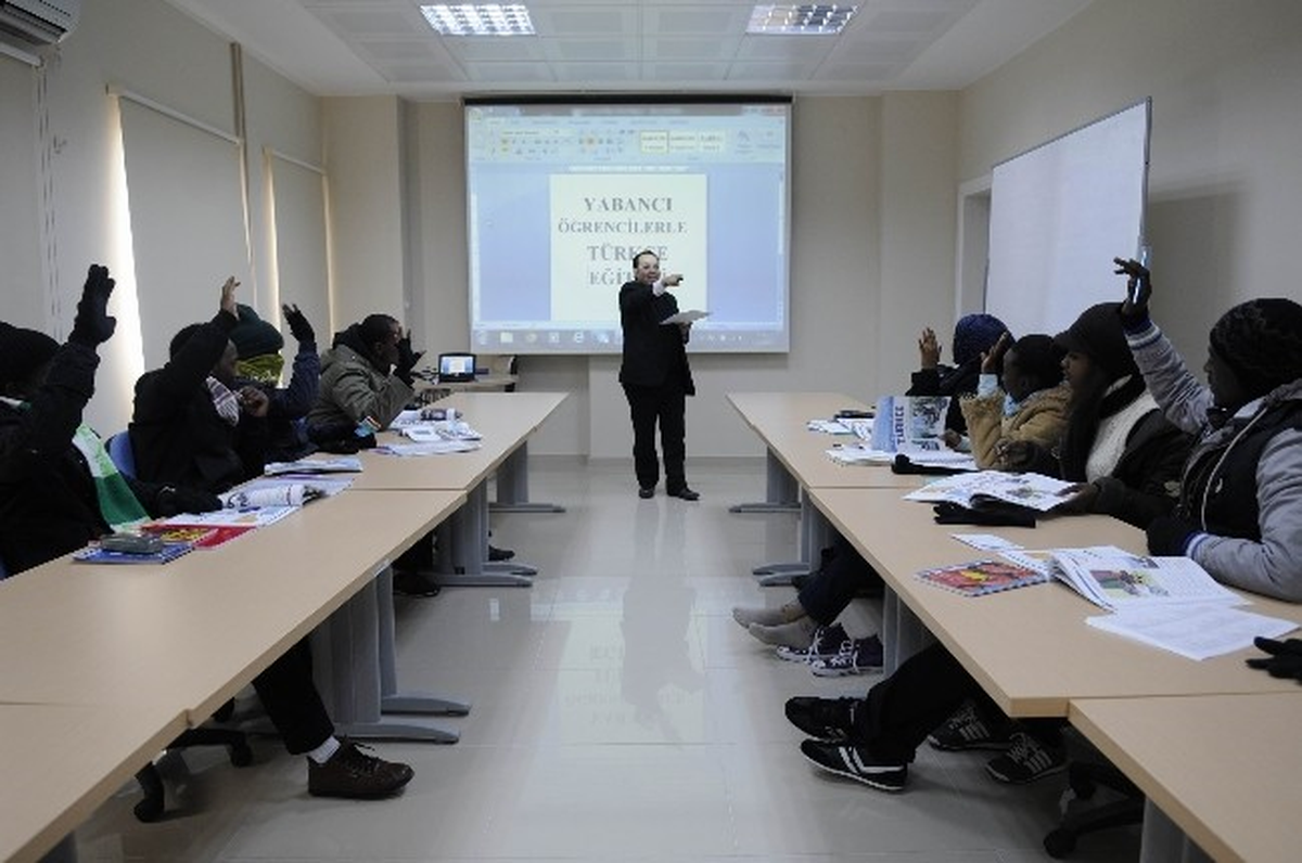 Dicle Üniversitesi\'nden Yabancı Öğrencilere Türkçe Eğitimi