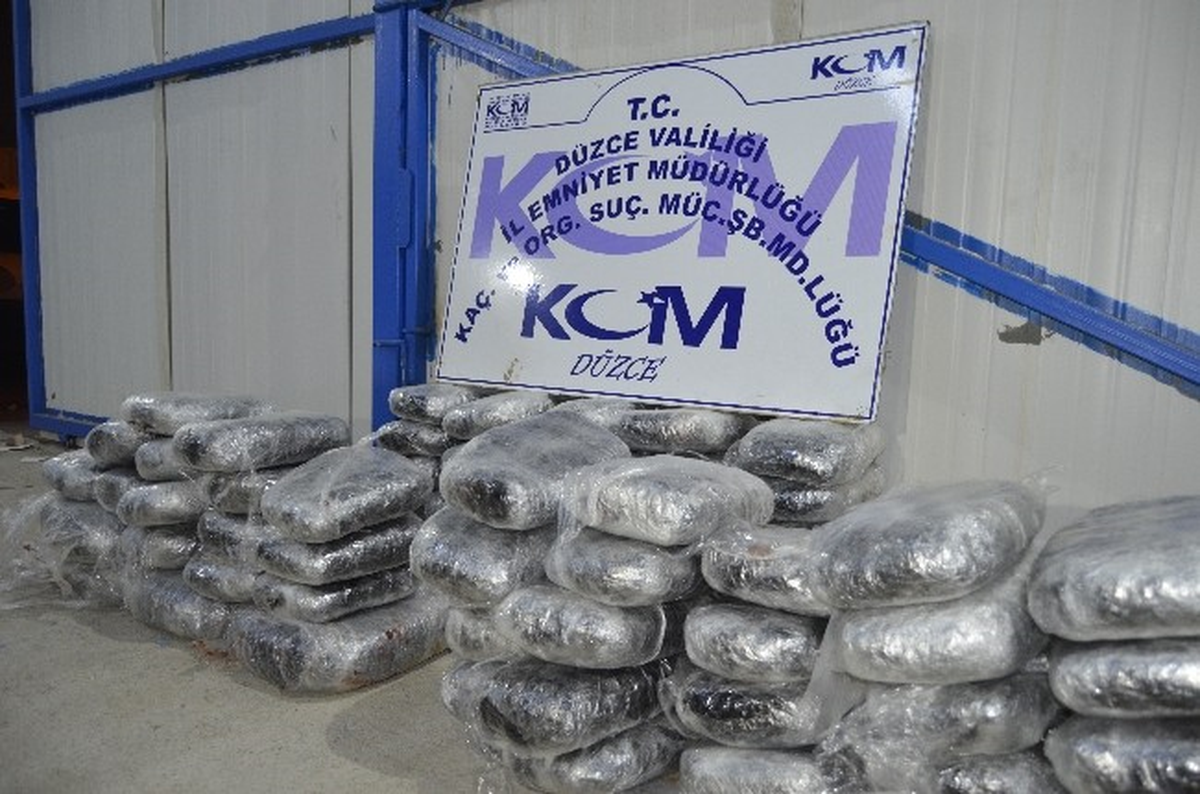 Düzce Polisi 100 Kilo Esrar Ele Geçirdi