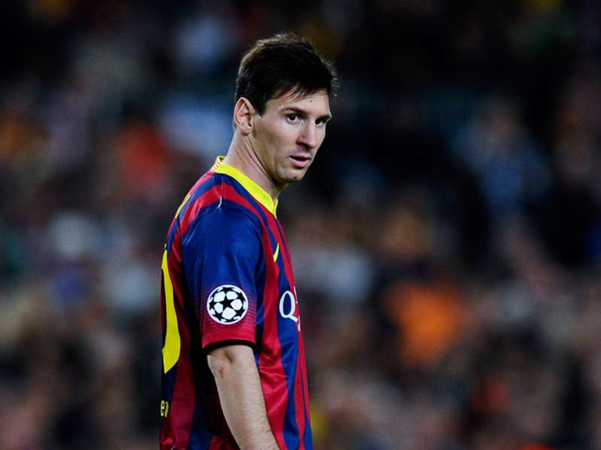 Barcelonalı Oyuncu Fabregas: Messi\'yi Rahat Bırakın