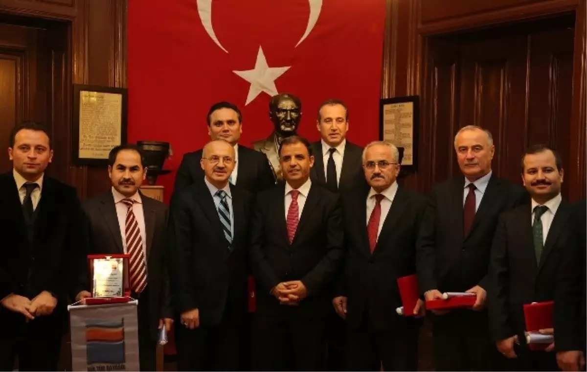 İhlas Koleji\'ne Kültür Bayrağı