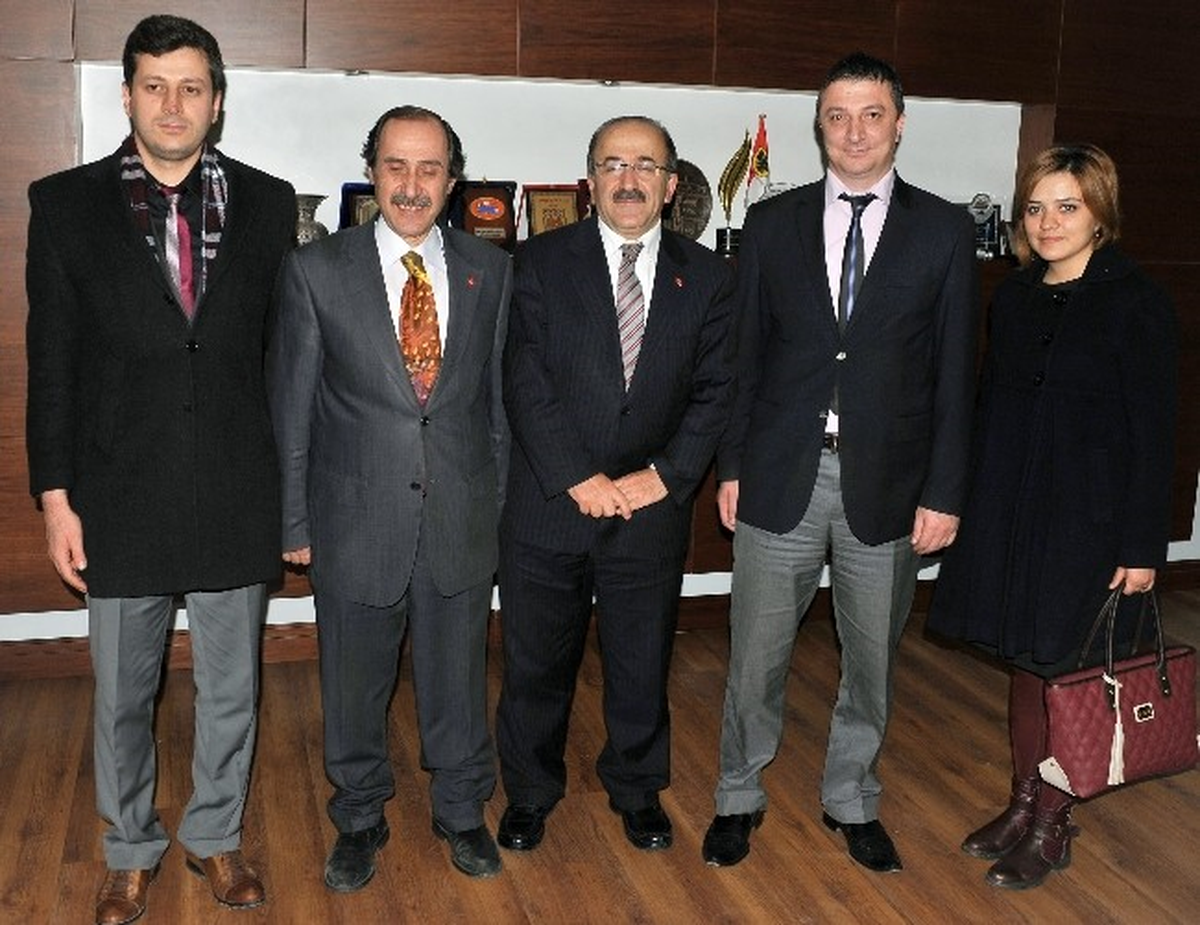 İş-Kur İl Müdürü Sezgi\'nden, Başkan Gümrükçüoğlu\'na Plaket