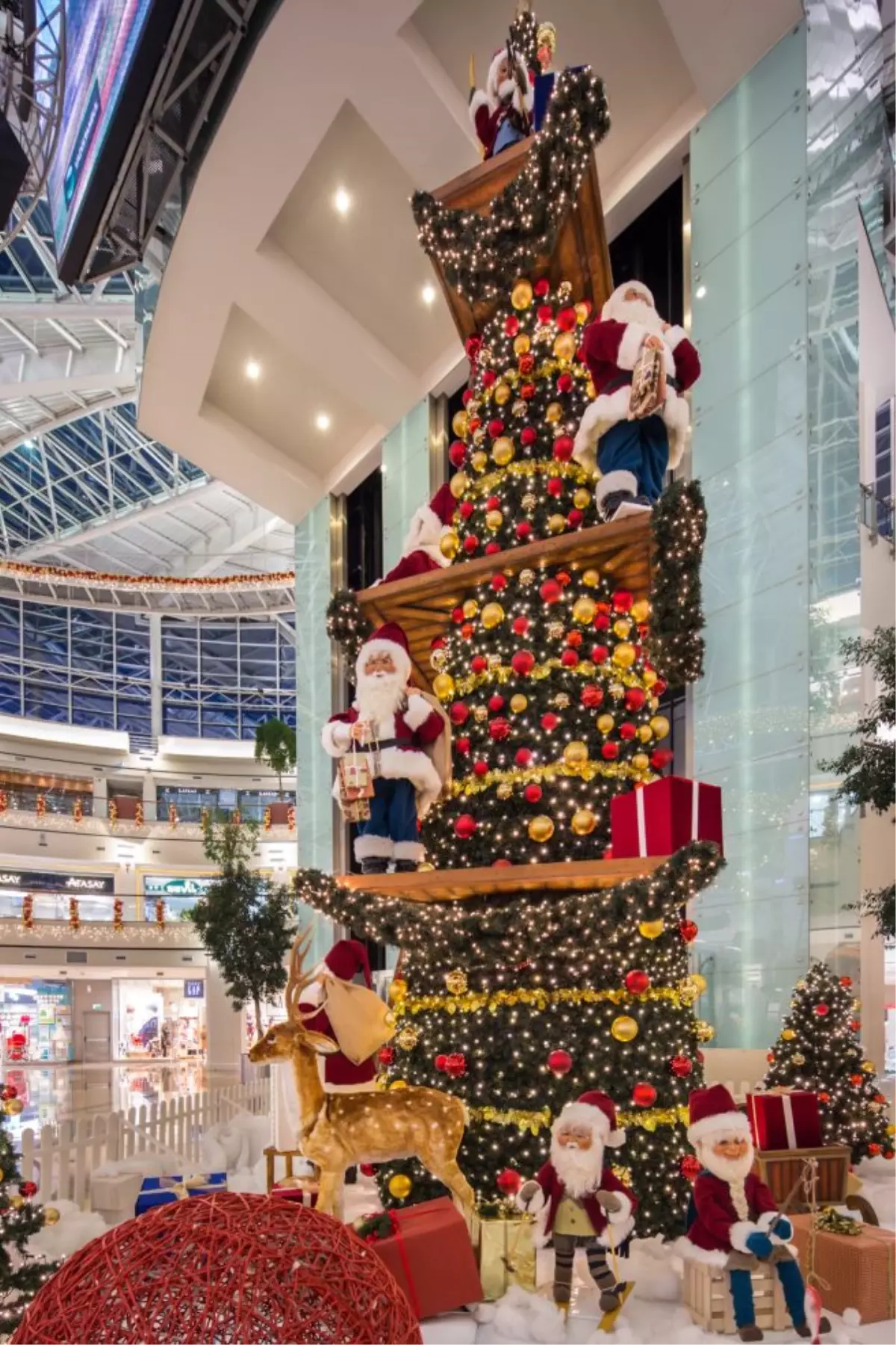 İstinyePark\'ta \'Yılbaşı Karnavalı\'