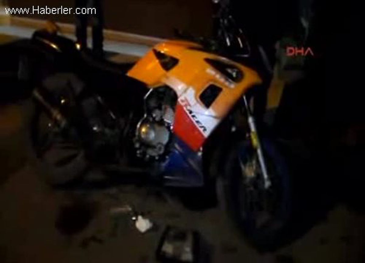 Kamyonete Çarpan Motosikletin Sürücüsü Yaralandı