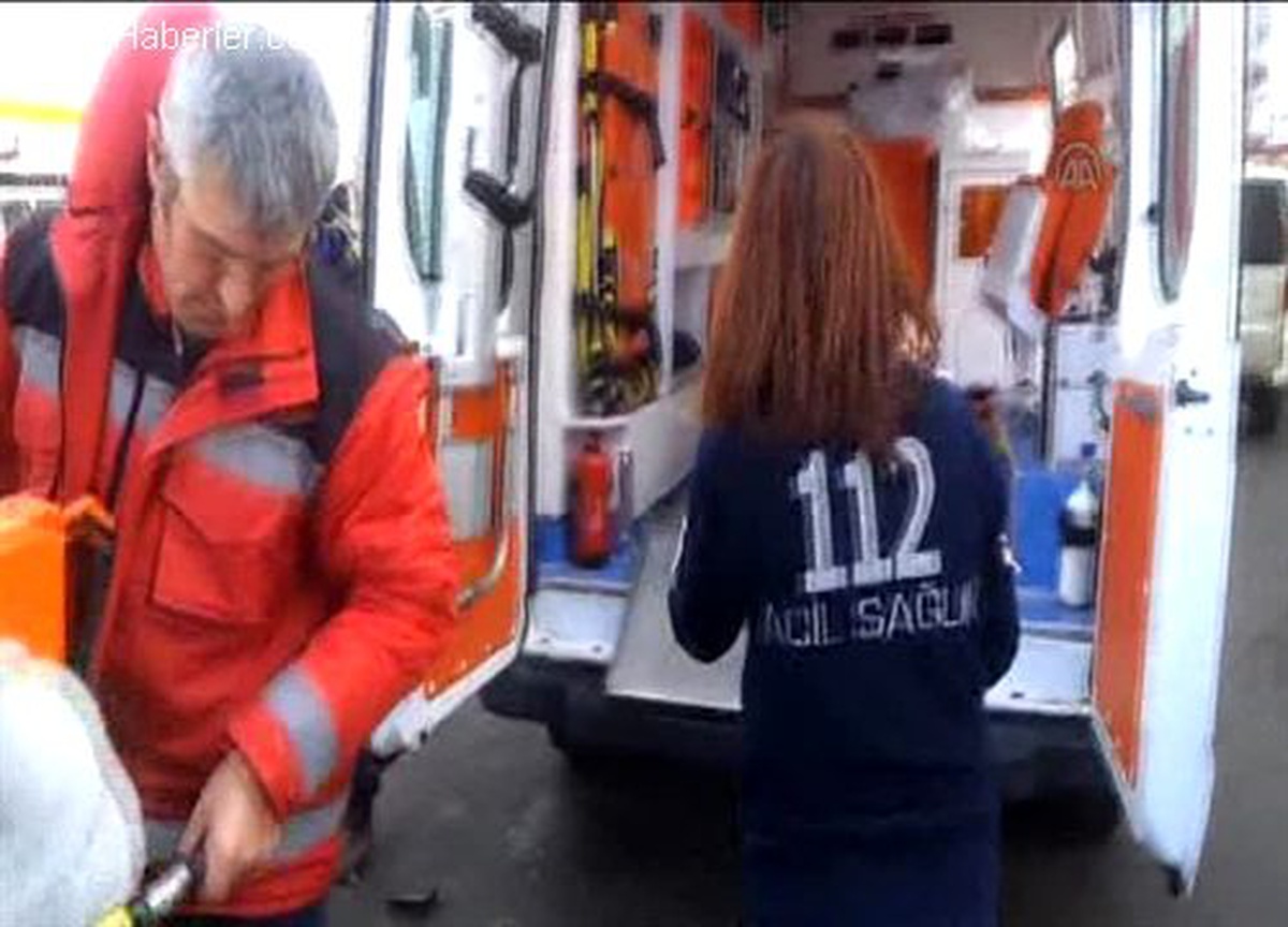 Kamyonetle otomobil çarpıştı: 5 yaralı -