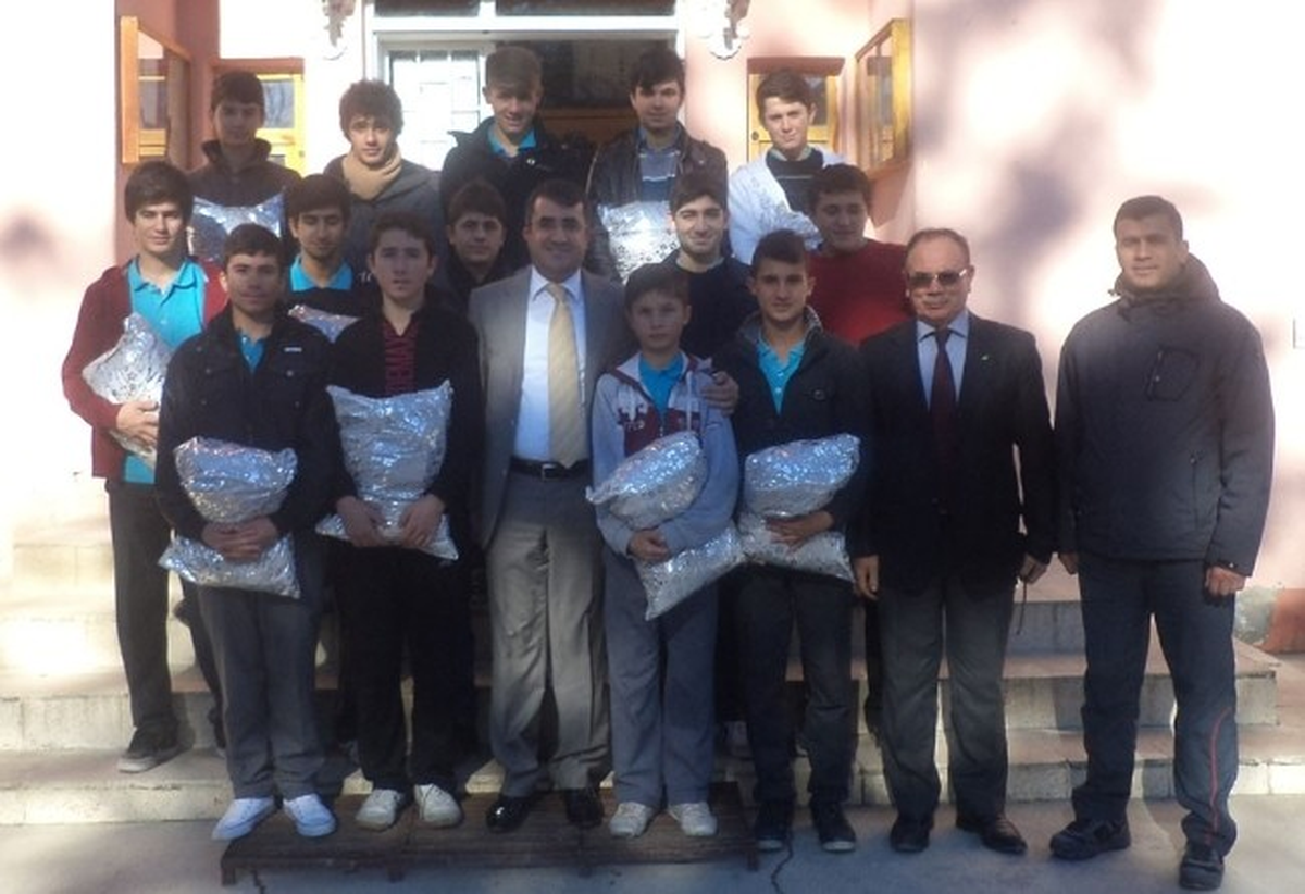 Kaymakam Çınar, Voleybolcuları Ödüllendirdi