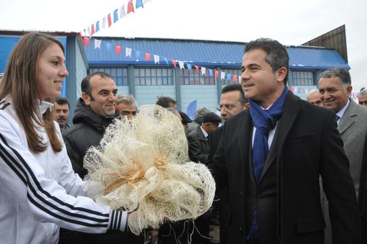 "Hala Atatürk Olimpiyat Stadının Borcunu Ödüyoruz"