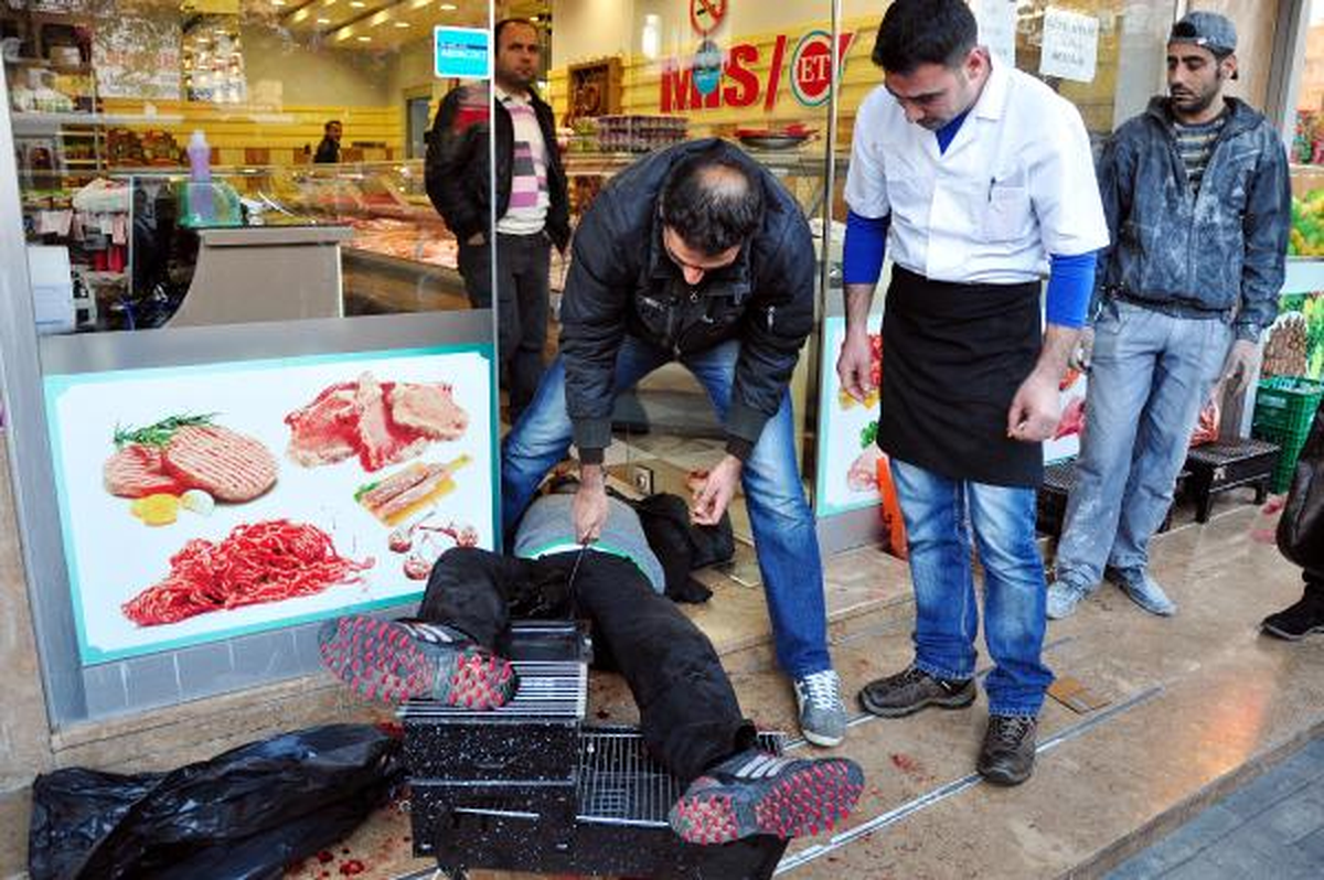 Antalya\'da Kızına Tecavüz Edeni Bıçakladı