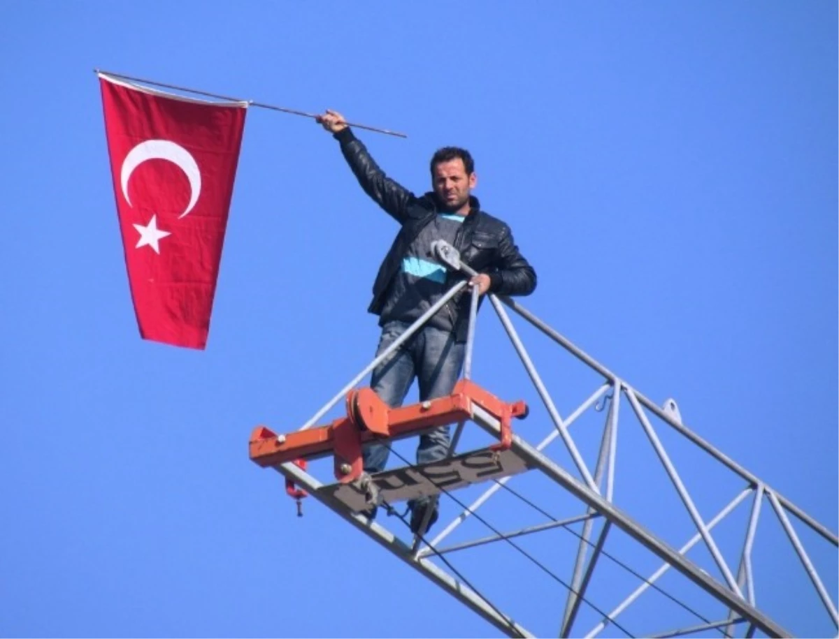 Kule Vinçte Türk Bayrağı ile 36 Saat